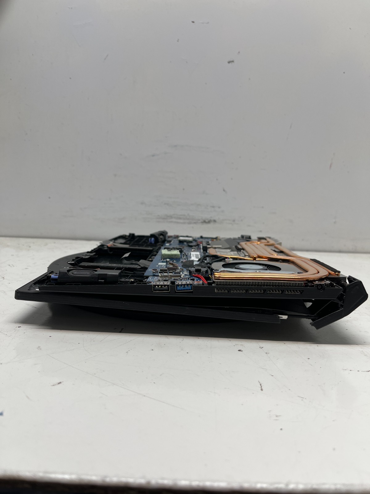 MSI Bravo 15 c7v AMD Ryzen 7 7000 Series Nvidia RTX 4050 - Parts/Repair gallery