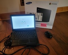 SAMSUNG XE503C12-K01US 11.6″ CHROMEBOOK 2 COMPUTER With Box Mouse Manual Charge