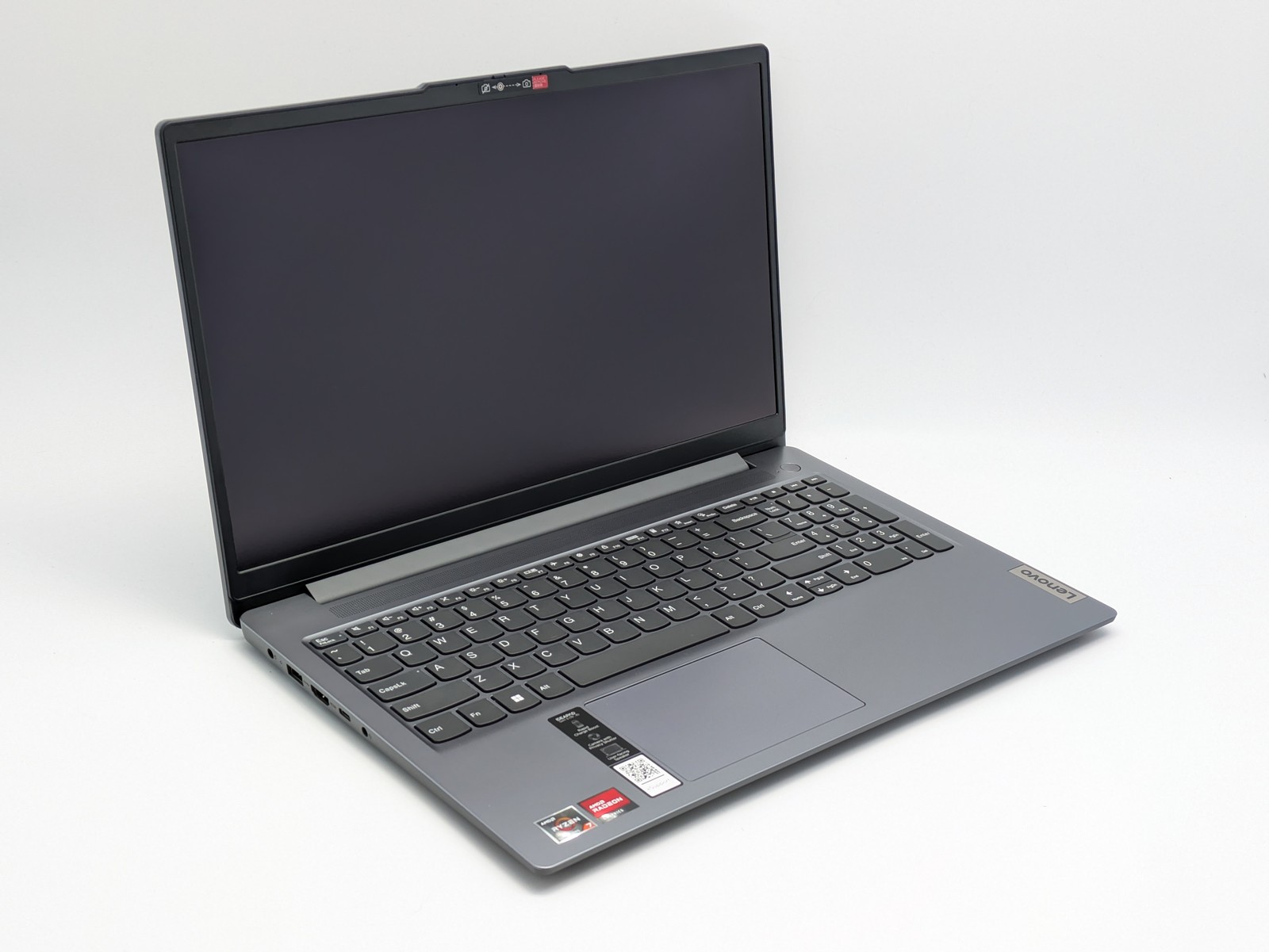 Lenovo IdeaPad Slim 3 15ABR8 15.6" Ryzen 7 5825U 16GB DDR4 512GB SSD Windows 11H gallery