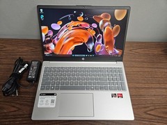 HP 15-fc0047wm 15.6″ Touch AMD Ryzen 7 7730U 16GB 512GB Minor Screen Issues READ