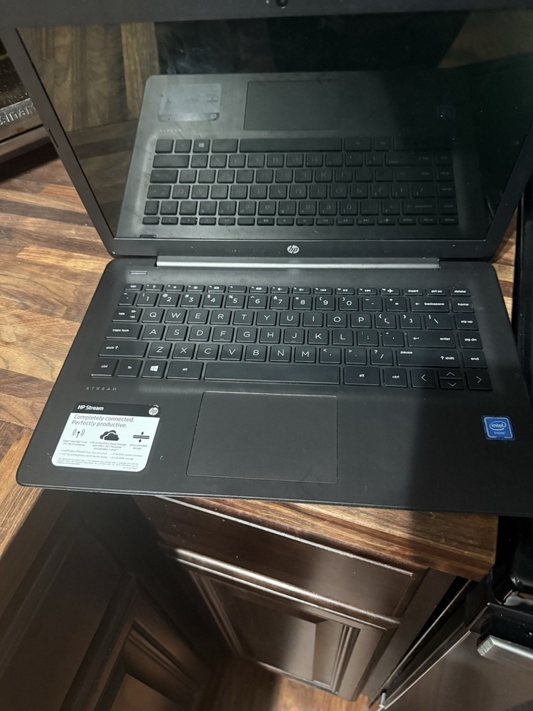 HP Stream 14-CB174WM Laptop 14'' eMMC, Intel Celeron N4000, 64GB, 4GB RAM