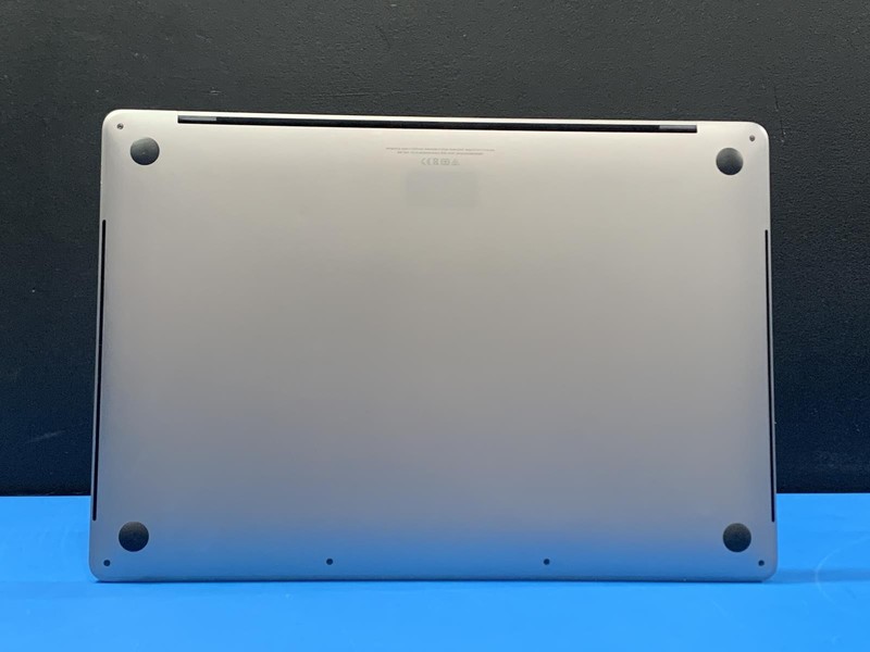 Apple MacBook Pro A2141 Core i7 9750H 2.60GHz 32GB 1TB SSD Sequoia MVVL2LL/A gallery