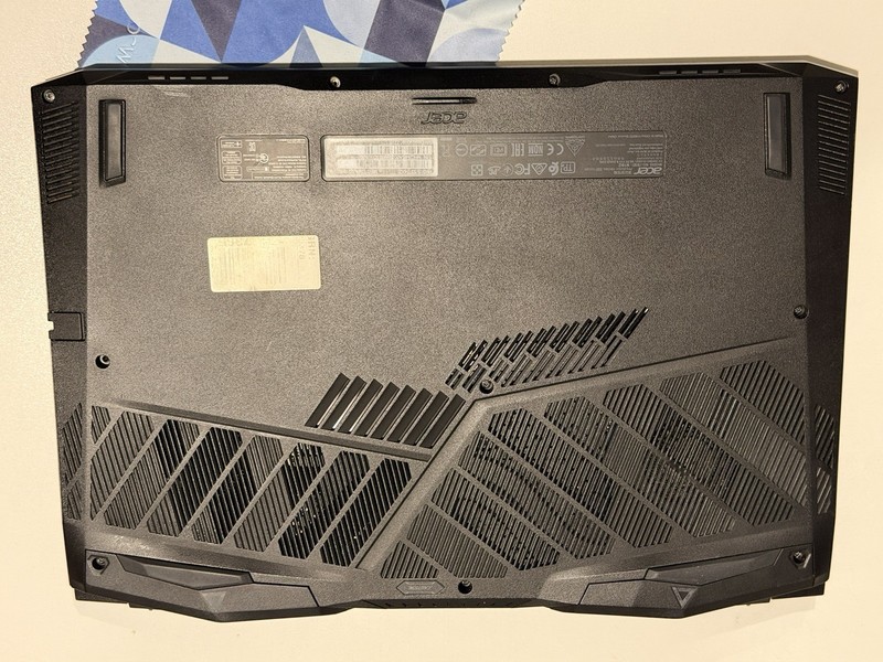 Acer Predator Helios PH315-52, Intel i7, RTX 2060 24GB RAM 256GB SSD + 512G HDD gallery