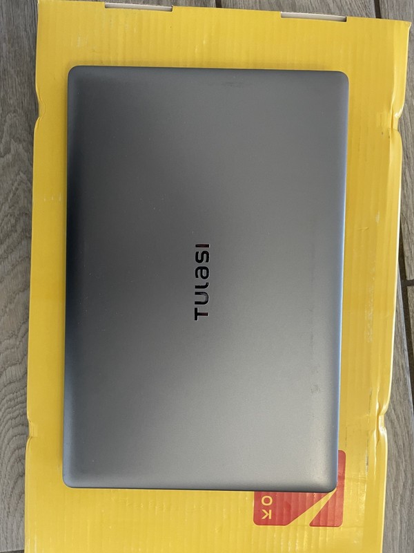 NOT WORKING Tulasi Laptop 8GB LPDDR4X RAM 256GB 14in gallery