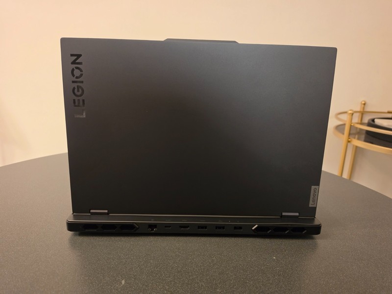 Lenovo Legion Pro 7 16IRX9H 16"9-13900HX 32GB RAM 1TB SSD GeForce RTX 4080 gallery