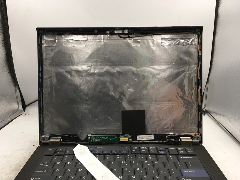 LENOVO THINKPAD T410 - FOR PARTS/NO LCD - INTEL i5-520M - NO RAM - READ DESC -BB gallery