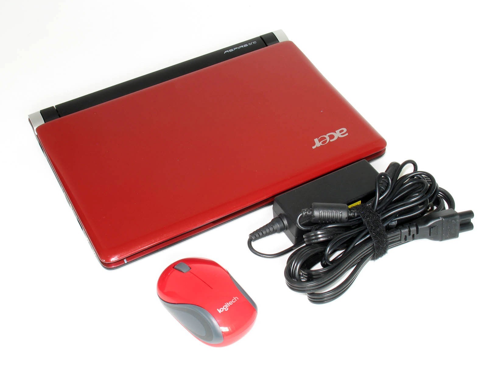 Acer Aspire One D250 - Windows 10, Wireless Mouse, Carrying Case gallery
