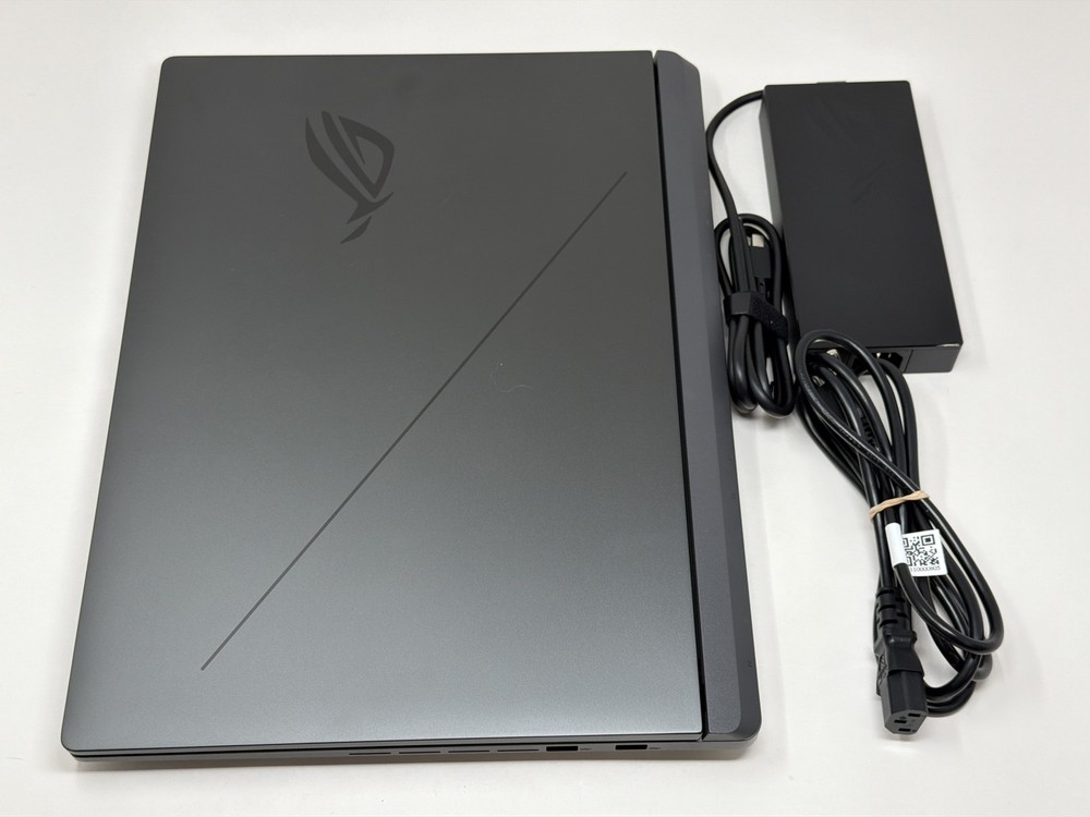 Asus ROG Strix G18 G815LM Core Ultra 9 2.7GHz 32GB RAM 1TB SSD 8GB GPU Excellent