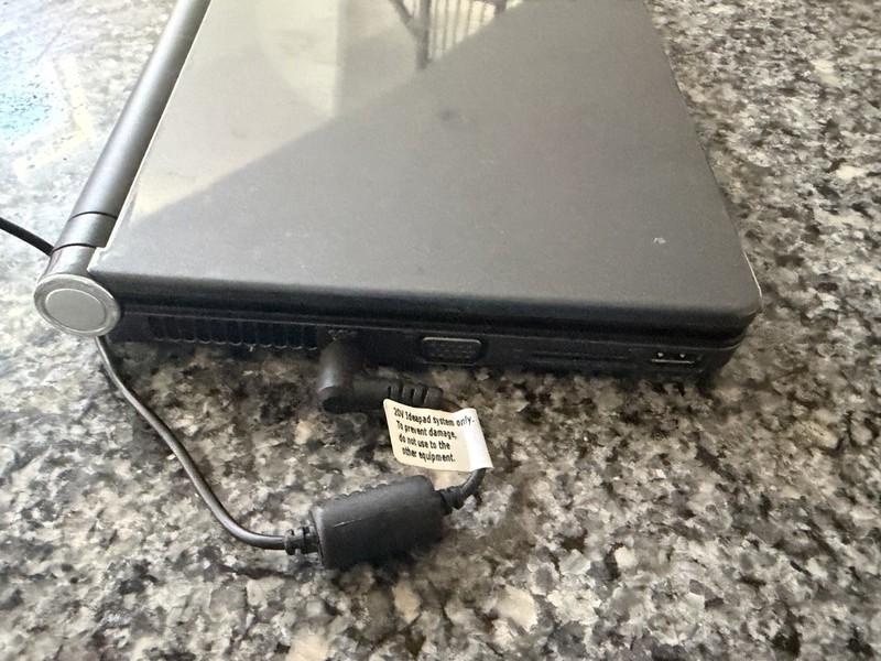 Lenovo IdeaPad S10e, netbook, 10.1", / 1GB / 160GB / Win XP Home READ gallery