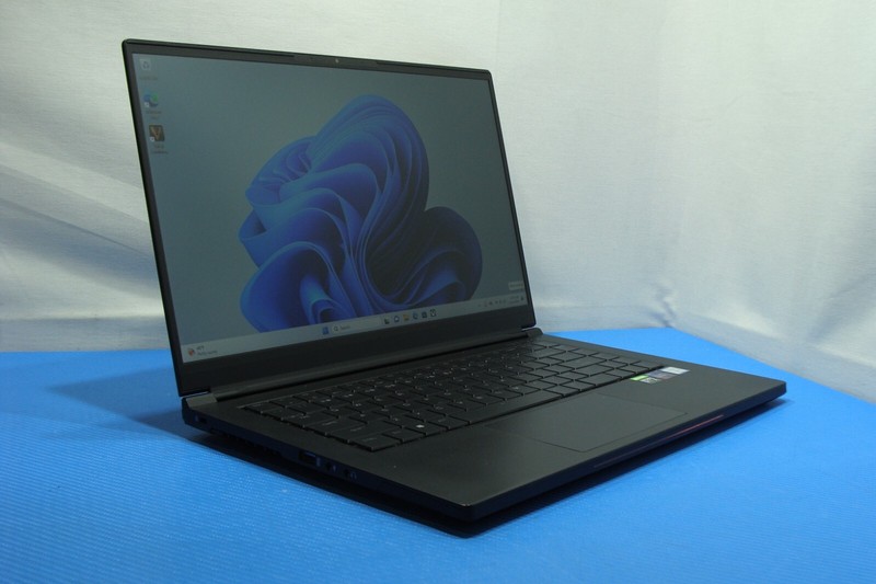 CyberPowerPC C Series 15.6"FHD 143hz Core i7-9750H 2.6GHz 16GB 1TB RTX 2070 8GB gallery