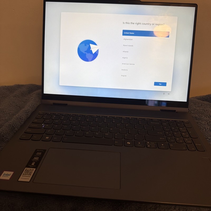 Lenovo IdeaPad 5 2-in-1 16IRU9 83DU 16" Touch Intel C5_120U 1.4GHz 16GB 512GB gallery