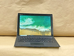 Lenovo 80QL – 12″ 2160*1440 – m5-6Y54 – 4GB – 128GB SSD – Win 10 Pro