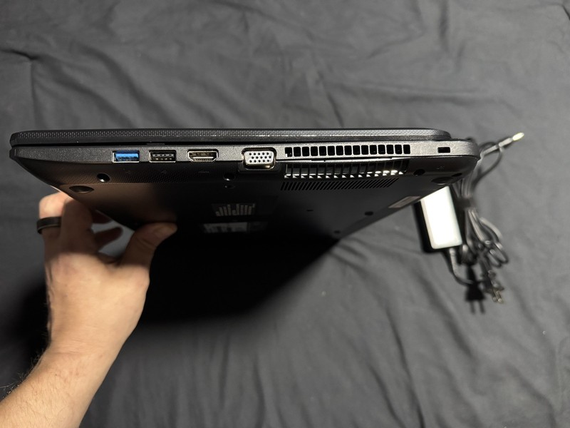 Toshiba Satellite C55-B5298 Laptop Intel 2.16GHz 4GB RAM 500GB HD Win10 Serviced gallery