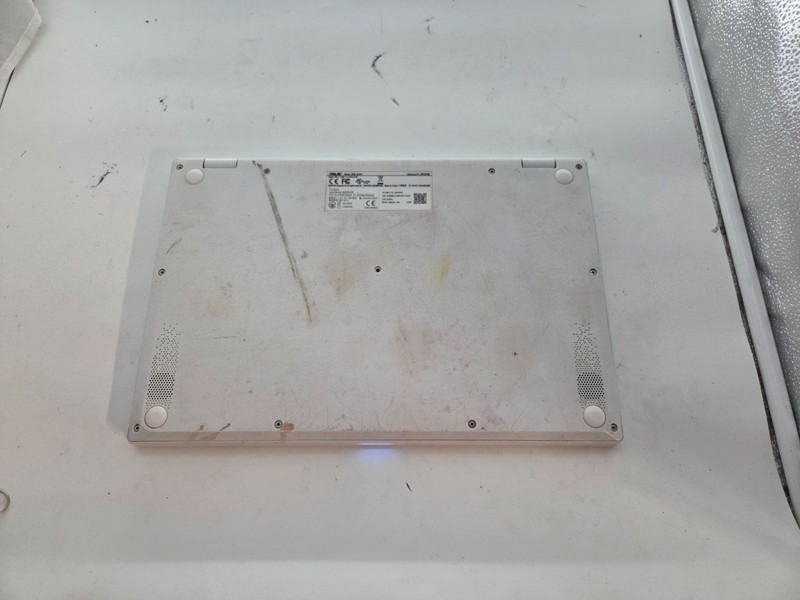 6203104 Asus MJ401T(Vintage) w/charger.m3-8100Y.4GB.128GB M.2.14"FHD.W11 Home. gallery