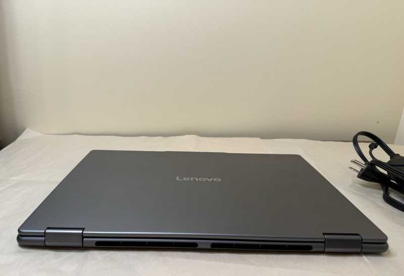 Lenovo Yoga Slim 7i 15.3 QHD+ TOUCH / Intel Core Ultra 7 256V / 16GB / 1TB SSD gallery