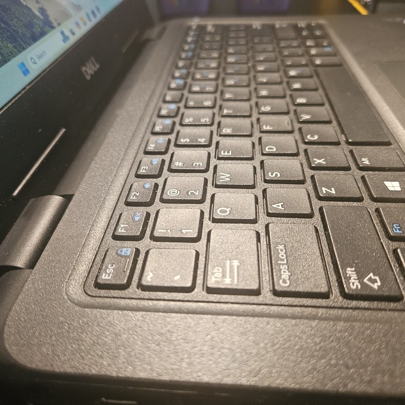 DELL Latitude 3300 13.3" Core i3 7th Gen 8GB RAM 256GB SSD Win 11 Pro + Charger gallery