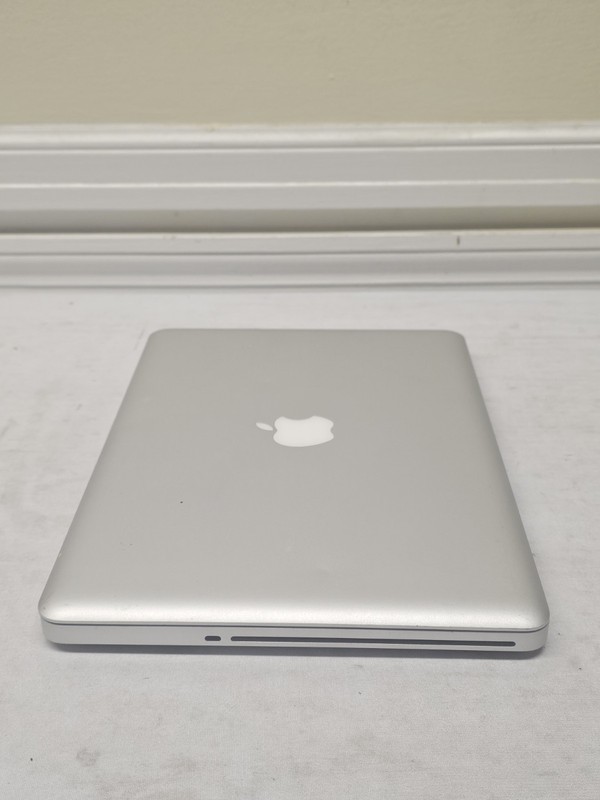 Apple MacBook Pro Laptop - Intel Duo P8700 - 4GB RAM - 256GB - Linux Mint gallery