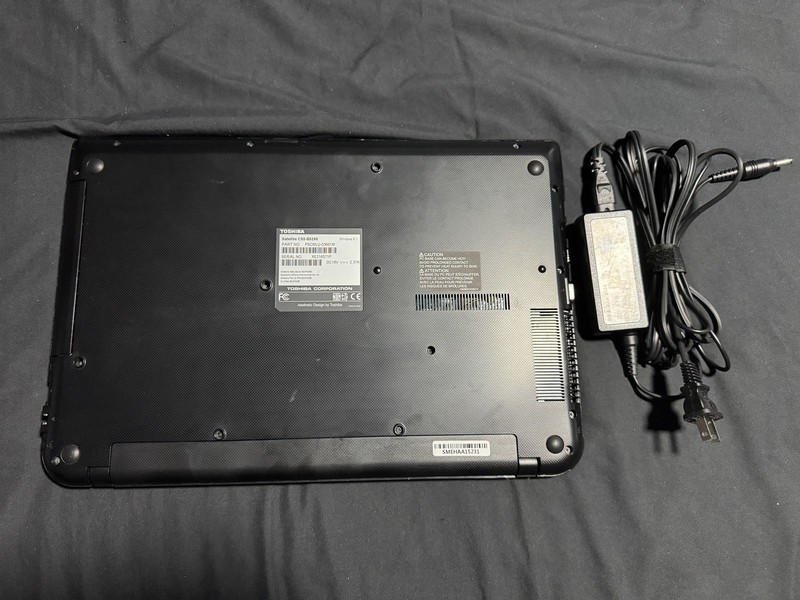 Toshiba Satellite C55-B5298 Laptop Intel 2.16GHz 4GB RAM 500GB HD Win10 Serviced gallery
