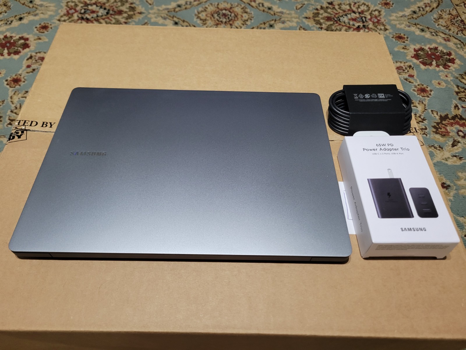 Samsung Galaxy Book5 Pro 14 OLED U7 16GB 512GB Open Box ONLY 3 Battery Cycle gallery