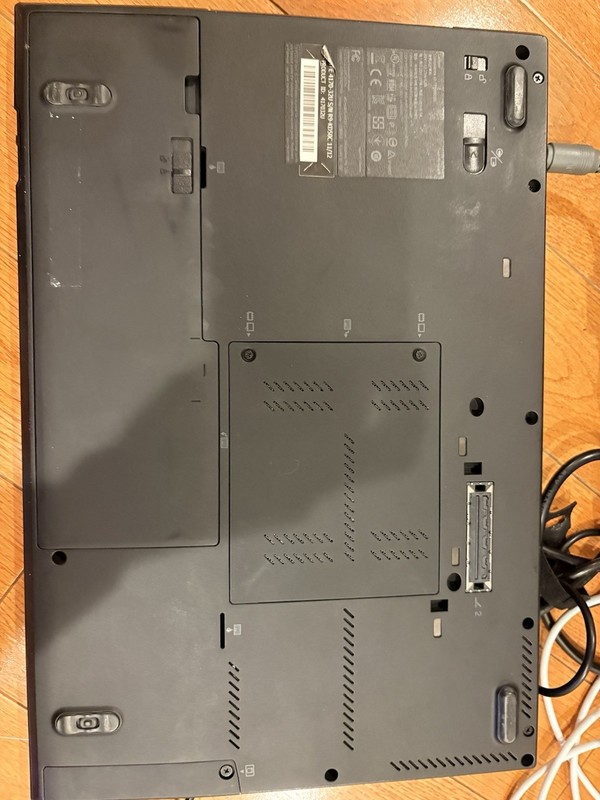 Lenovo ThinkPad T420s 14" Laptop i5-2520m 2.5GHz 4GB RAM 320gb HDD Linux Mint gallery