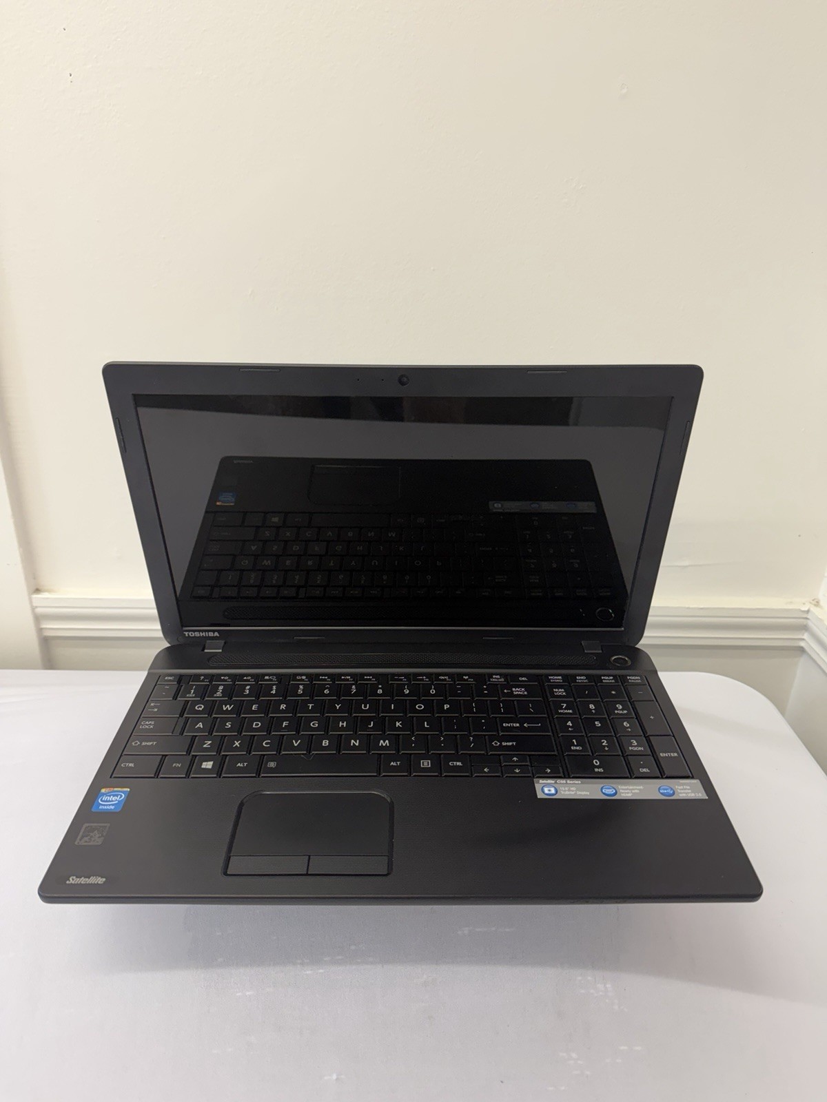 Toshiba Satellite C55-A5190 Laptop - Intel - RAM 4GB - Read Desc gallery