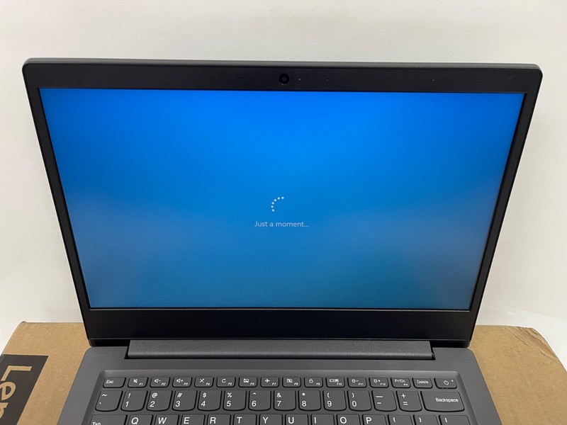 Lenovo V14-ARE 82DQ AMD Ryzen 5 4500U 2.3GHz 8GB 256GB SSD 14" Windows 10 Pro gallery