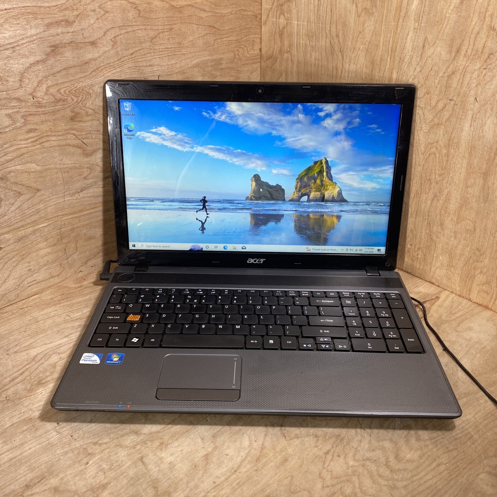 Acer 5733Z-4477 Pentium P6200@2.13GHz | 4GB | 500GB HDD | W10H | BAD BATT | READ gallery