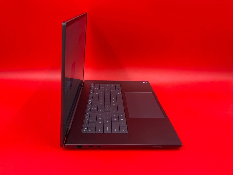Dell Pro Max 16 Premium U7-255H 32GB 1TB RTX Pro 1000 16WU W11P 8X7PT MA16250 gallery