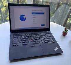 Lenovo ThinkPad T14 Gen 1 i5-10310U 16GB RAM 256GB SSD FHD Win 11 w/ Charger