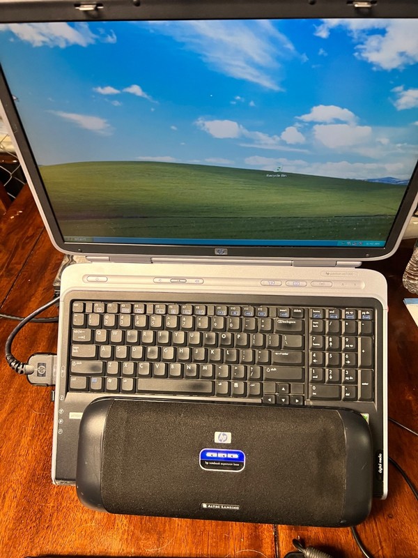 HP Pavilion zd7000 17in Intel P4 2.8GHz 512mb 80GB Win XP w/ Expansion Base gallery