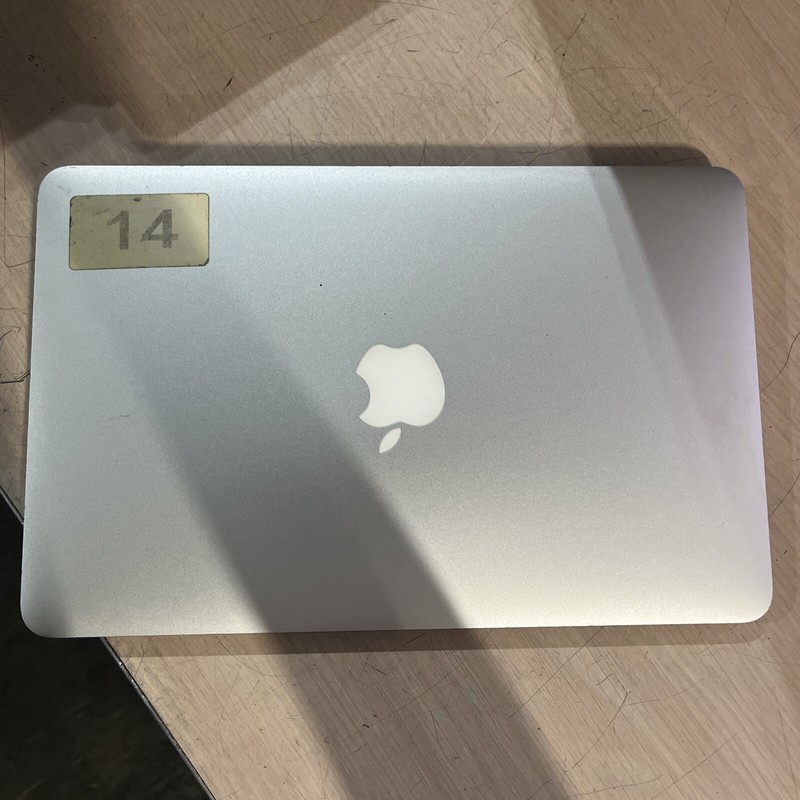 APPLE MACBOOK AIR EARLY 2015 11" CORE I5-5250U 1.6GHZ 4GB RAM NO HD gallery