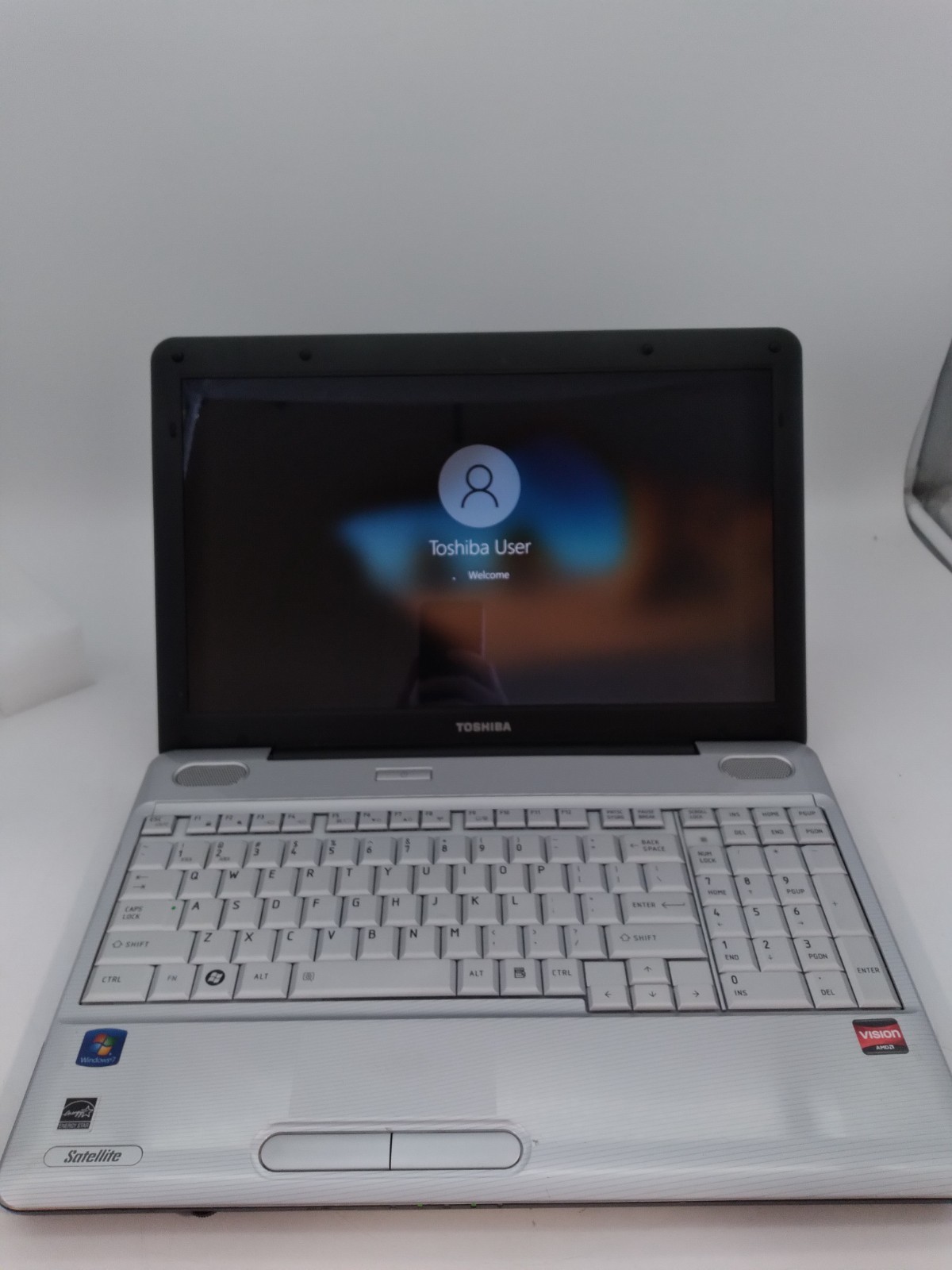 TOSHIBA Satellite L505D 15" AMD Athlon M300 @ 2GHz 3GB RAM 320GB HDD Win 10 Pro gallery