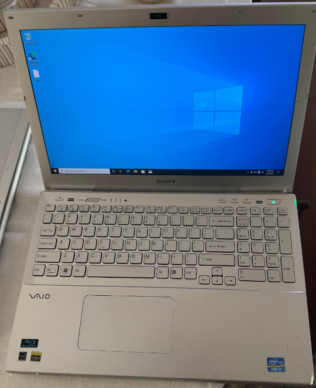 Sony VAIO SVS151 laptop i7-3612QM 8GB of ram Win 10 Pro NEW 256GB SSD