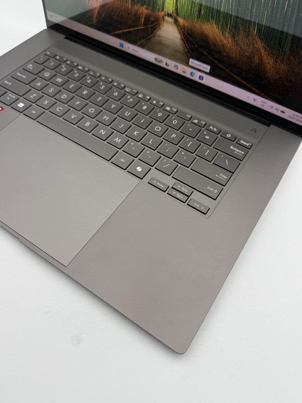 ASUS Zenbook S 16 16” - Ryzen AI 9 HX 370 | 32GB RAM | 1TB SSD (READ DESC) 73C gallery