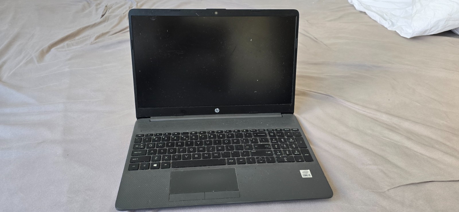 HP 250 G8 15.6 inch, 1TB HD, Intel Core i3-1005G1, 1.20GHz, 4GB RAM, Windows Pro gallery