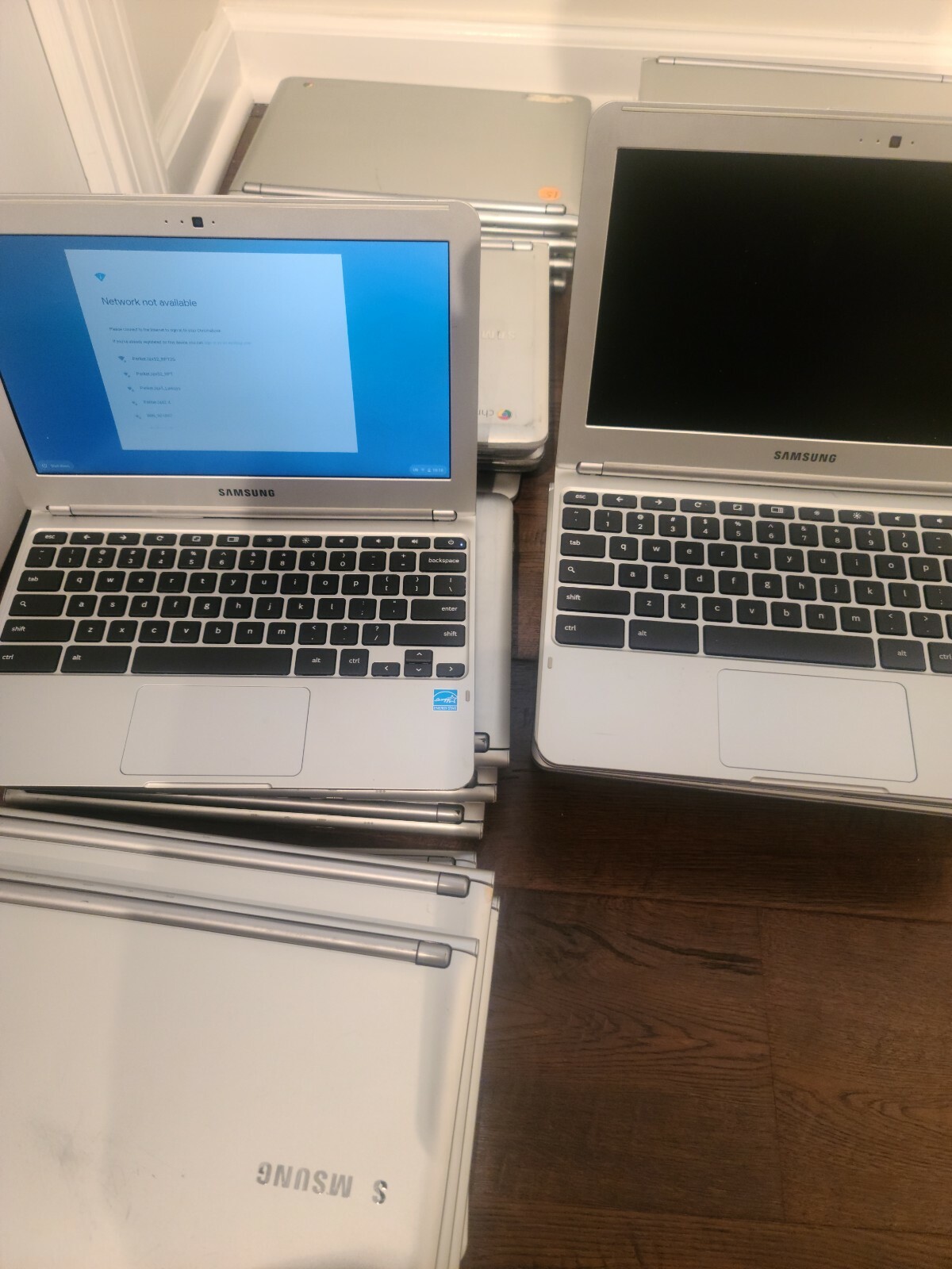 Samsung Chromebook 11.6" (16GB SSD, WIFI, WEBCAM, BLUETOOTH, HDMI, USB) Notebook gallery
