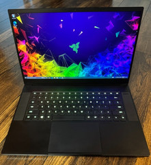 Razer Blade 15 (2018) RZ09-02385 i7-8750H 2.2GHz 16GB RAM 512GB SSD GTX 1060