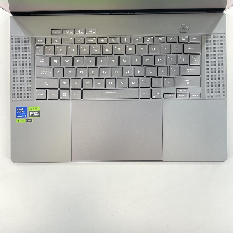 Asus ROG Zephyrus G16 GU605 16 QHD+ 2.5 GHz Ultra 9 185H 16GB 1TB SSD RTX 4070 gallery