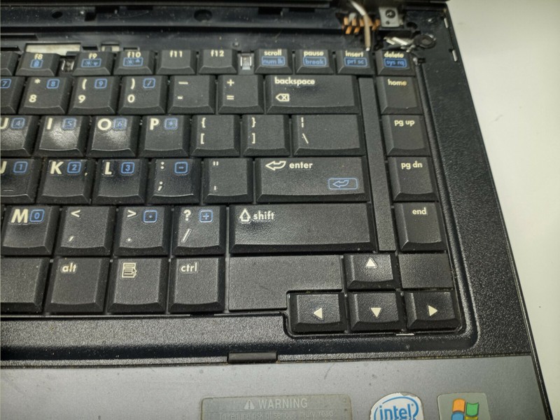 HP 6710b Laptop NO Ram/CPU/HDD/Caddy/Battery/Back Cover FOR PARTS gallery