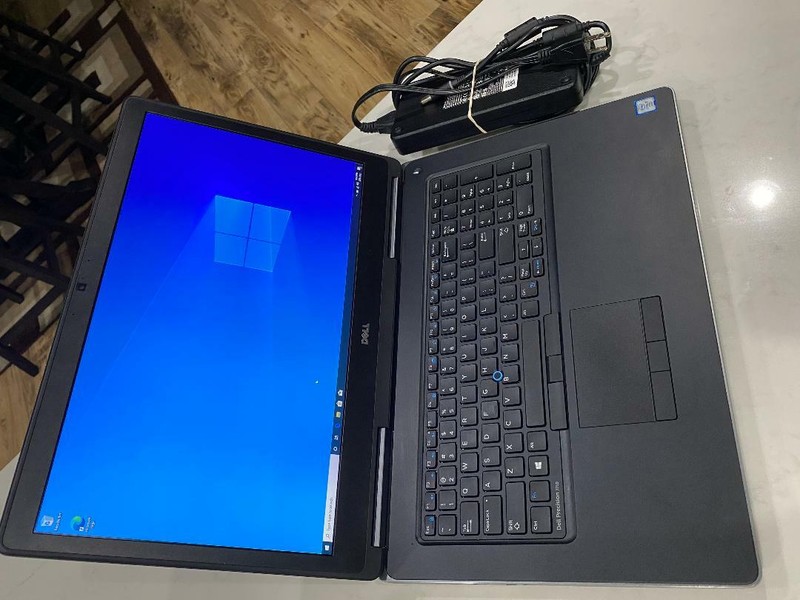 DELL Precision 7710 i7-6820HQ Intel Quad Core 16GBDDR4 2.7GHz 512GBSSD Win Pro gallery