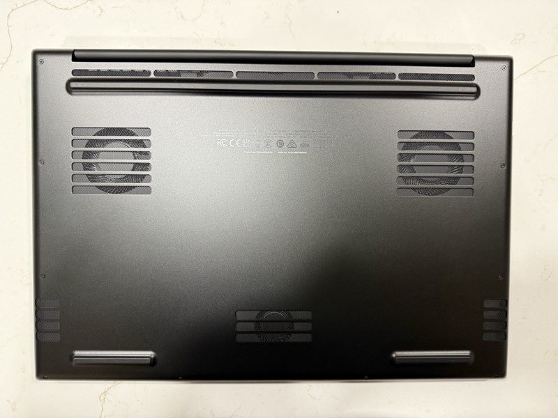 *Mint* Razer Blade 18 Corei9-14900HX, 64GB RAM, 4TB SSD, RTX 4090 16GB, 4K 200Hz gallery