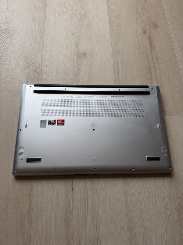 Gateway GWNR5L1746-SL 17.3" FHD Ryzen 5 5500U 2.1GHz AMD Radeon Grapics 8GB RAM gallery