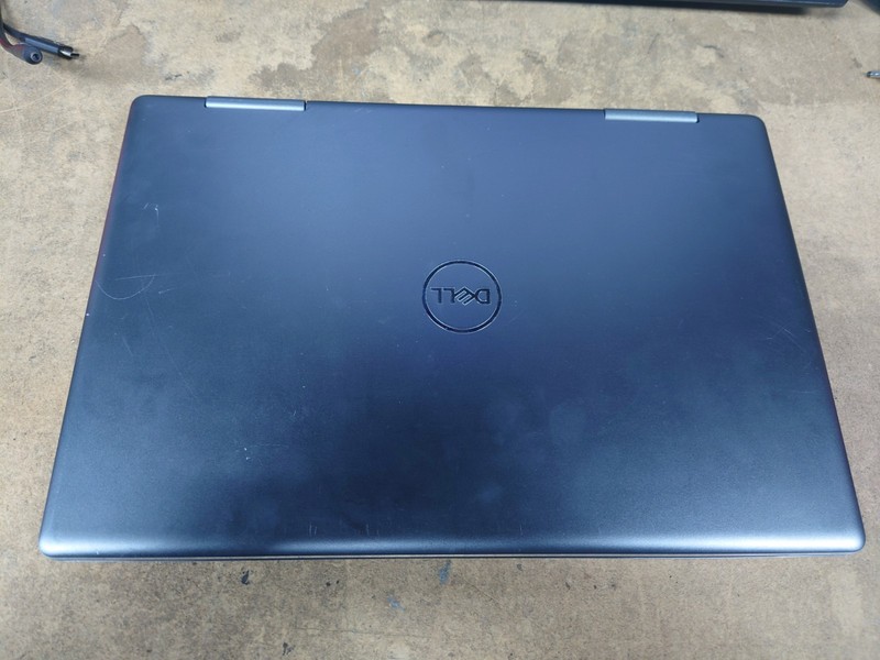 Dell Inspiron 15 7573 2-in-1 15.6" FHD i7-8550U 12GB RAM 256GB SSD No OS gallery