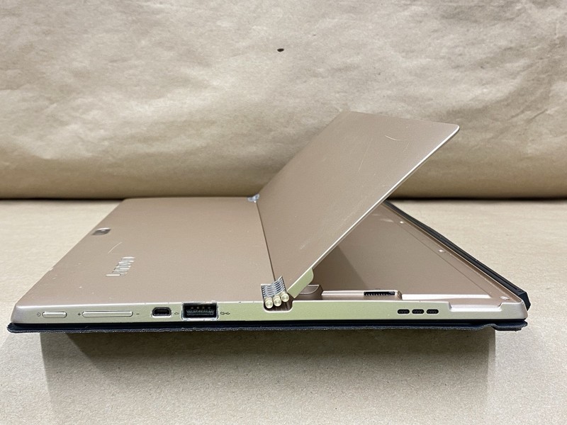 Lenovo 80QL - 12" 2160*1440 - m5-6Y54 - 4GB - 128GB SSD - Win 10 Pro gallery