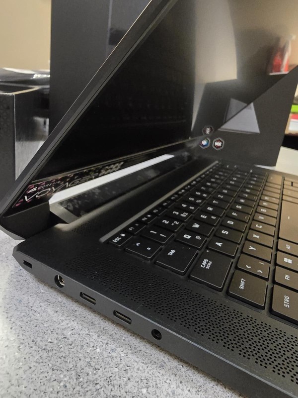 Corsair Voyager A1600 16'' 1TB AMD Ryzen 7 16GB RAM Gaming Laptop- German Layout gallery