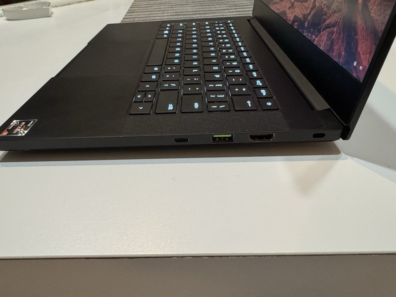 Razer Blade 14 14in Ryzen 9 5900HX RTX 3070 16GB 1TB SSD Win11 gallery