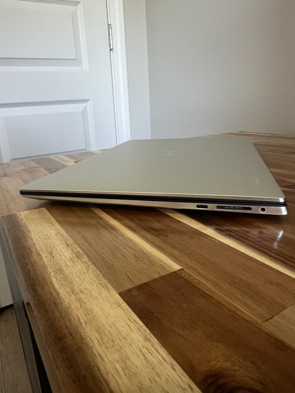Dell XPS 15 9520 - i7-12700H - 32GB RAM - RTX 3050 - 1TB SSD gallery