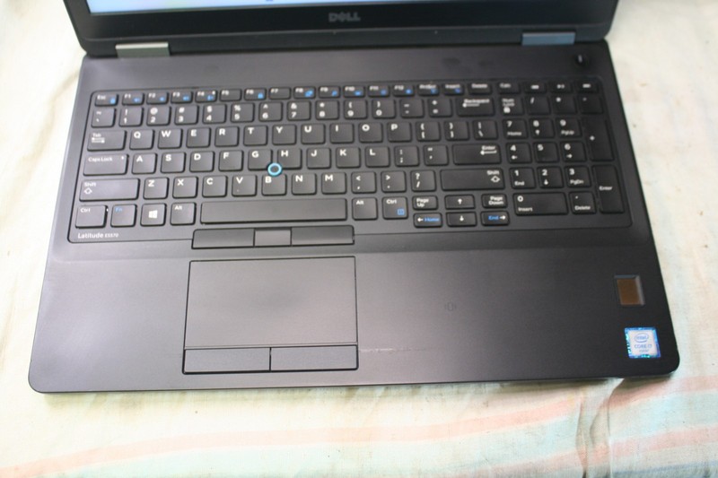 Dell Latitude E5570 15.6" i7-6820HQ 2.6GHz 8GB RAM 256GB SSD AMD Radeon R7 M360 gallery