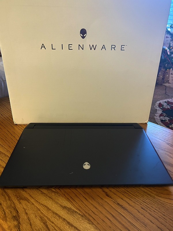 Alienware M17 R3 gaming laptop gallery