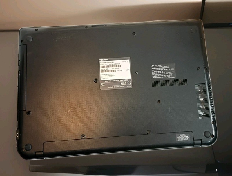 FOR PARTS Toshiba Satellite C55-B5382 Intel Pentium No HDD 15.5" gallery
